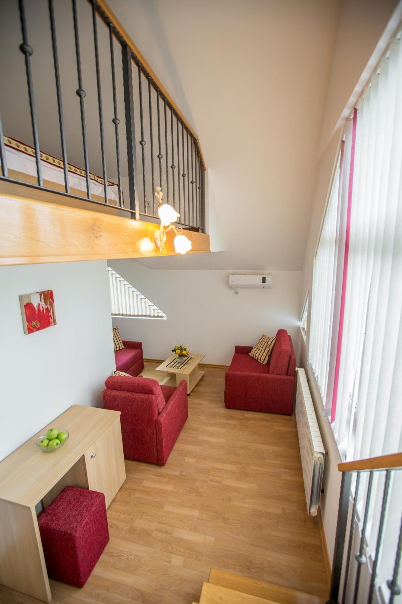 Apartments And Rooms Millennium Ogulin Esterno foto